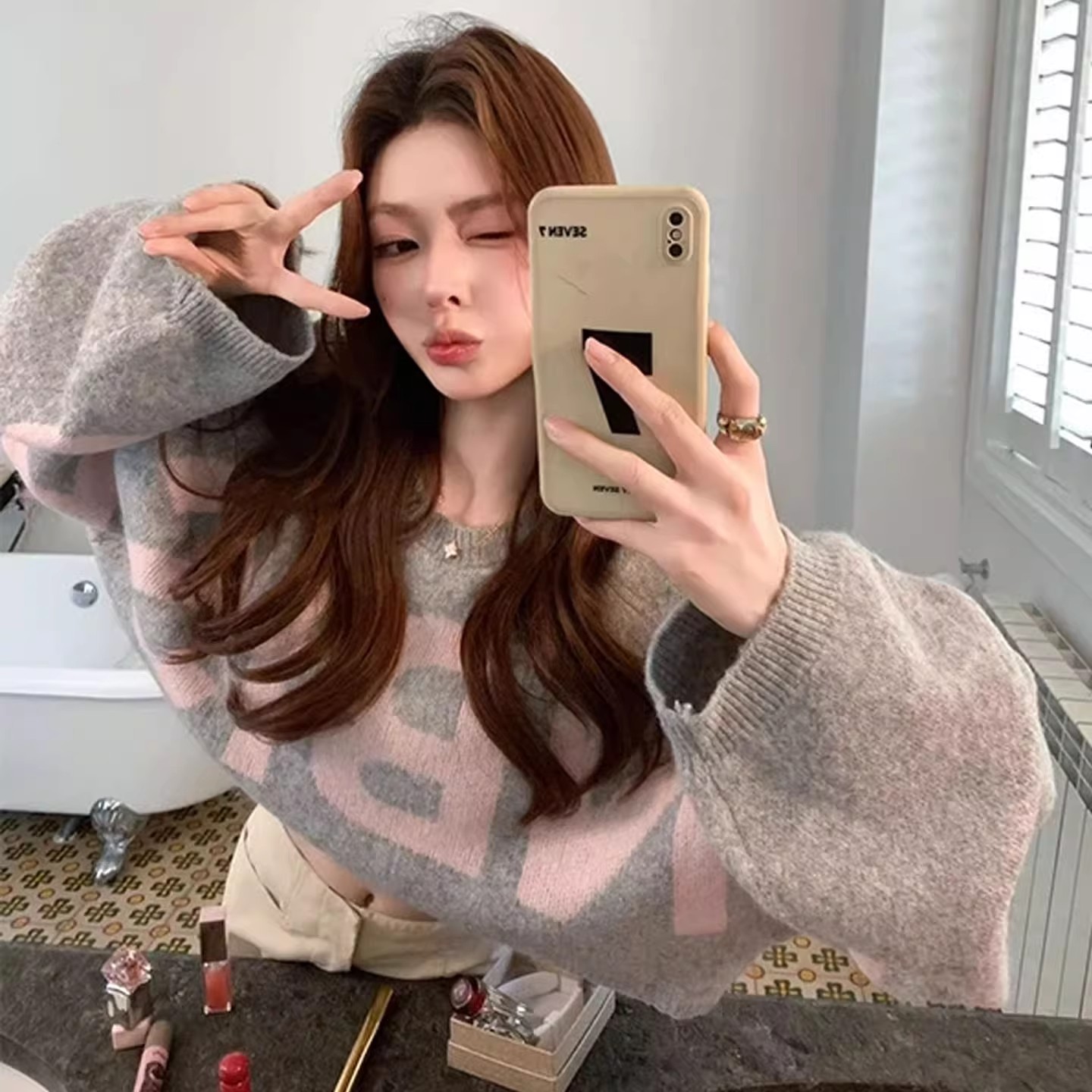 巨好看的韩系氛围感穿搭字母毛衣女秋冬慵懒高级感宽松短款针织衫