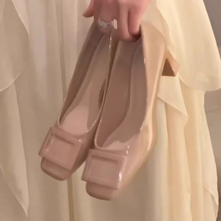 7cm裸粉色不累脚高跟鞋秋季粗跟单鞋2025新款经典方扣漆皮浅口鞋