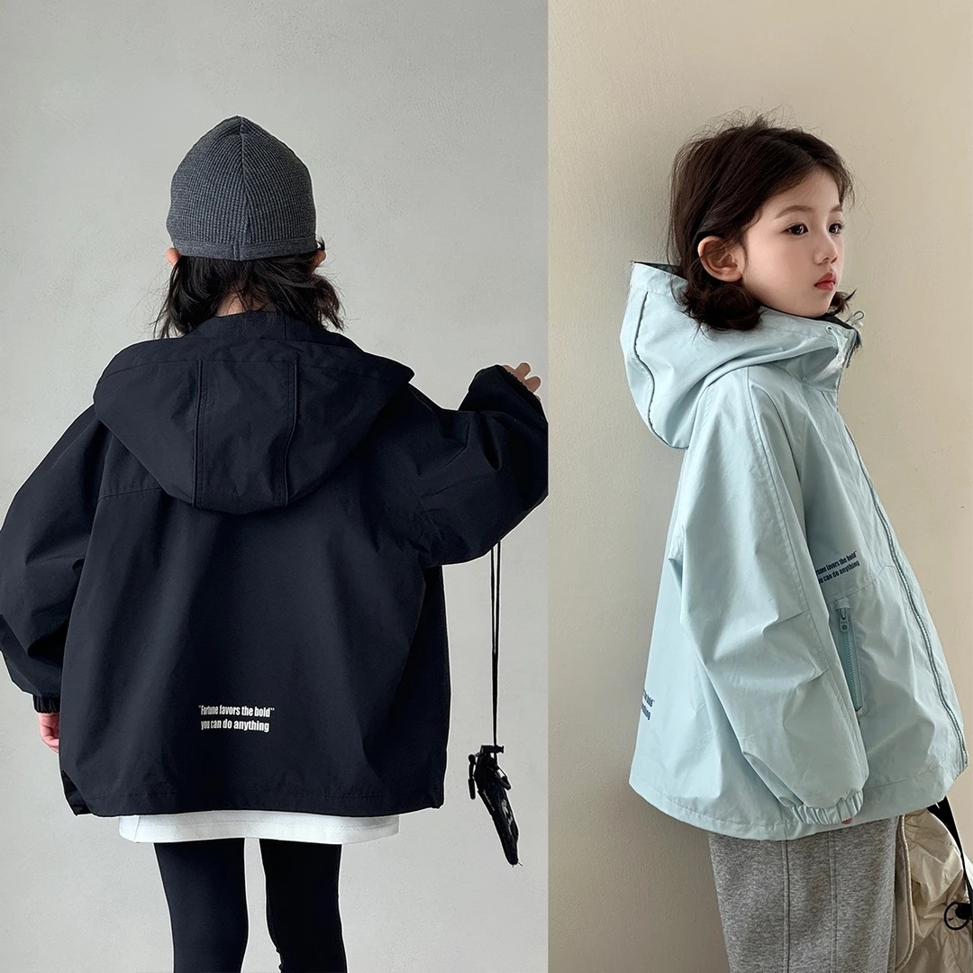女童冲锋衣外套春秋款2025新款连帽风衣春季儿童夹克休闲韩版上衣