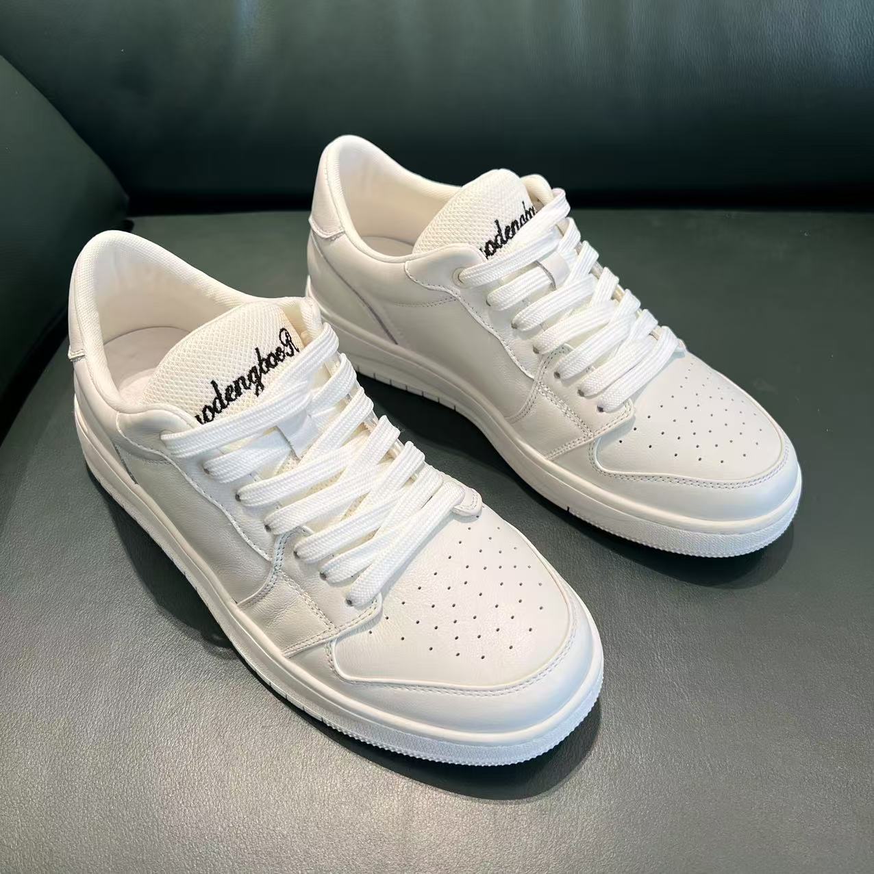 休闲防滑耐磨舒适男款小白鞋休闲运动鞋百搭低帮白色时尚潮鞋5781