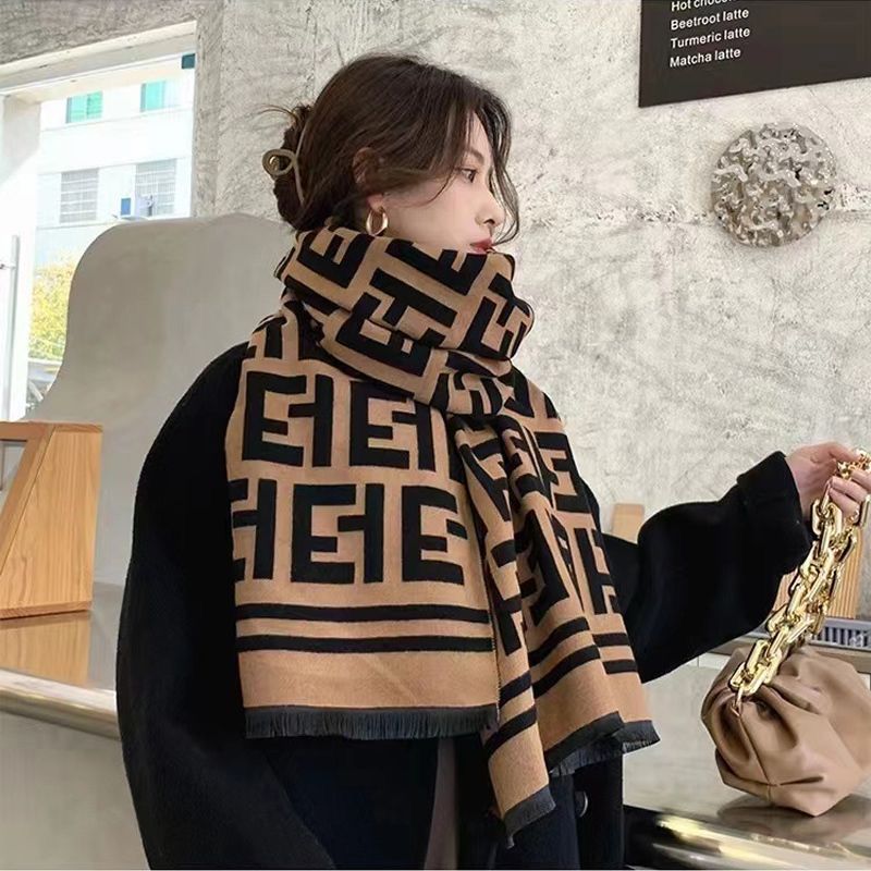 奢侈品仿羊绒围巾女冬季咖披肩加厚保暖时尚百搭韩版围脖字母FF