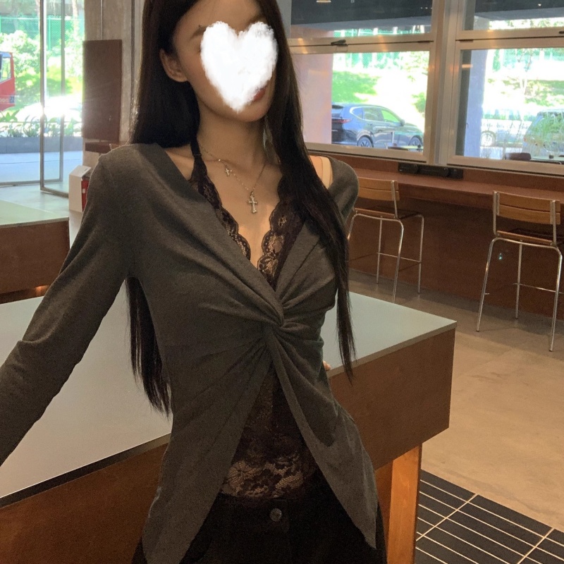 2025早秋性感v领蕾丝拼接绑带上衣女设计感修身长袖打底衫内搭