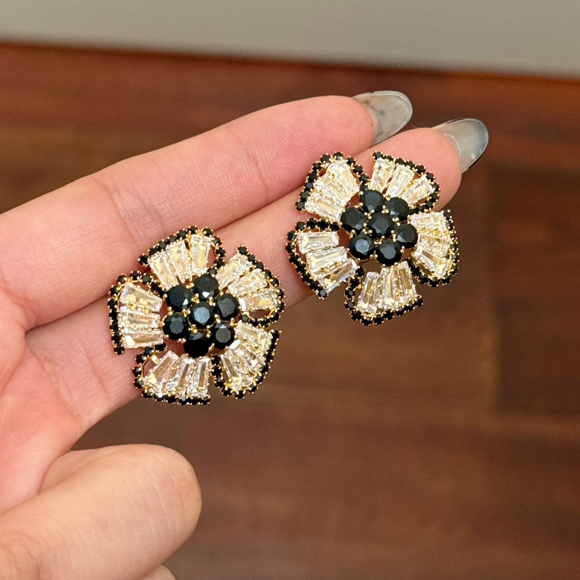 铜合金合成锆石耳饰 E0192 时尚气质大女主花朵秋冬大气花朵耳钉