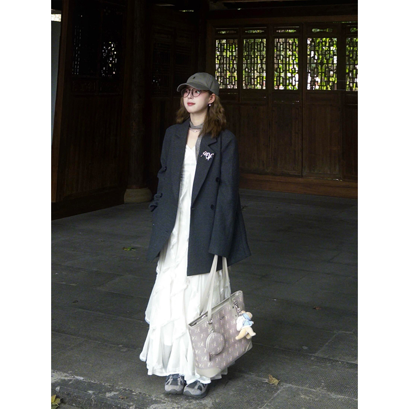 MARIE.COCO灰色刺绣西装毛呢外套女秋季蕾丝荷叶边吊带连衣裙套装