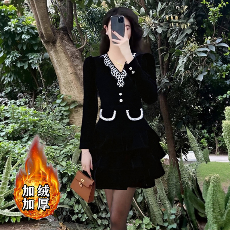 B2025秋冬少女时尚减龄风娃娃领收腰长袖修身钻饰连衣裙女LJ0188