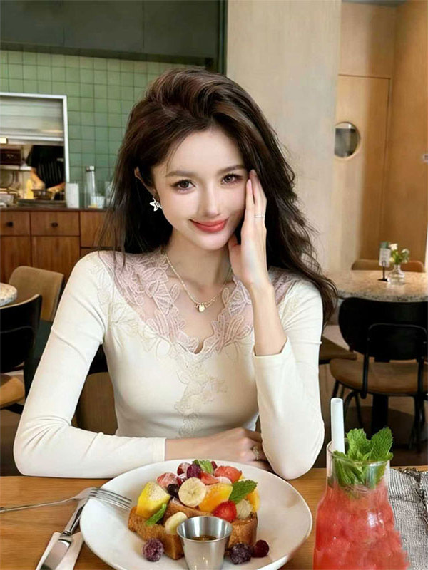 法式甜辣妹修身v领长袖打底衫女内搭设计感秋冬蕾丝钩花绝美上衣