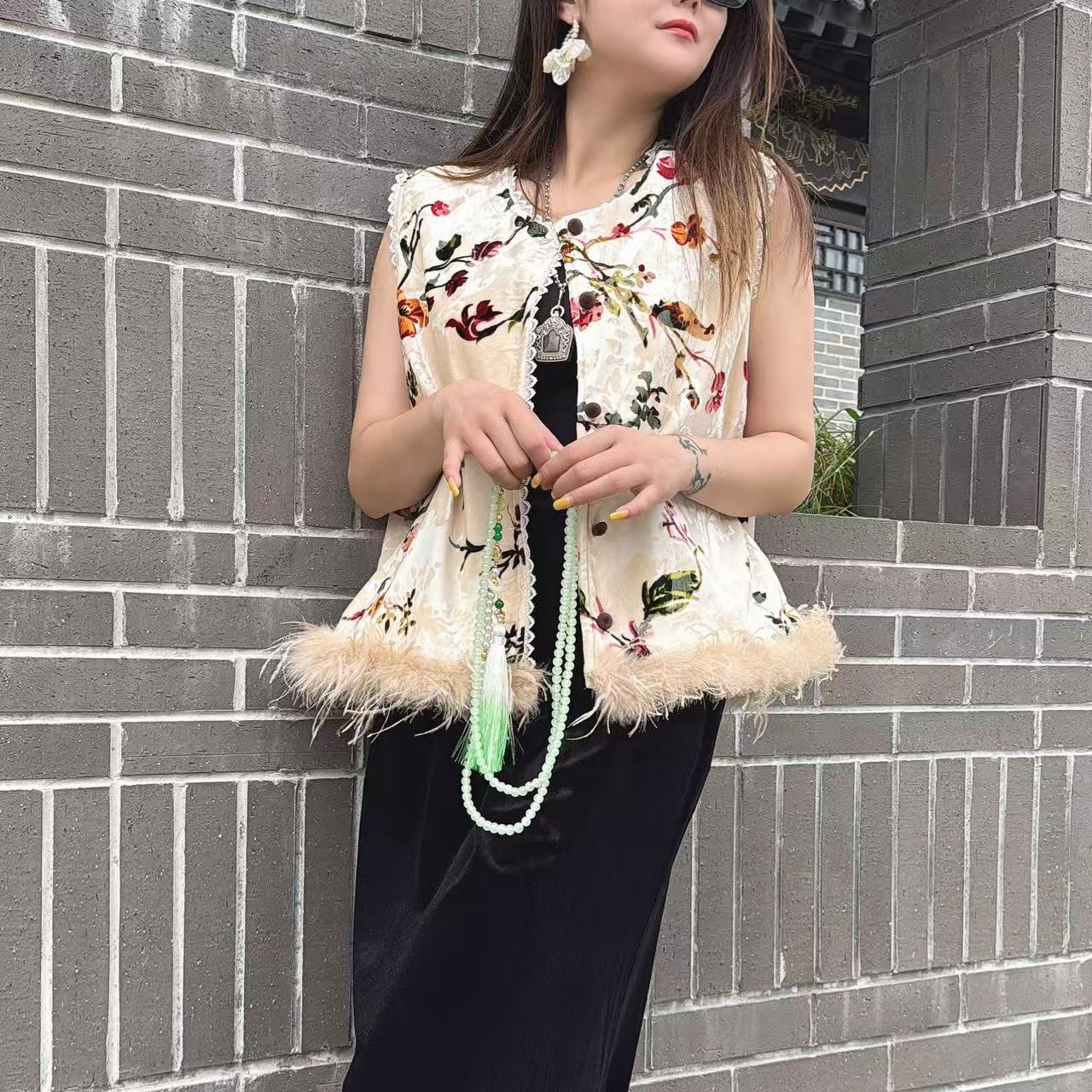25822袖蕾丝边毛毛底边马甲