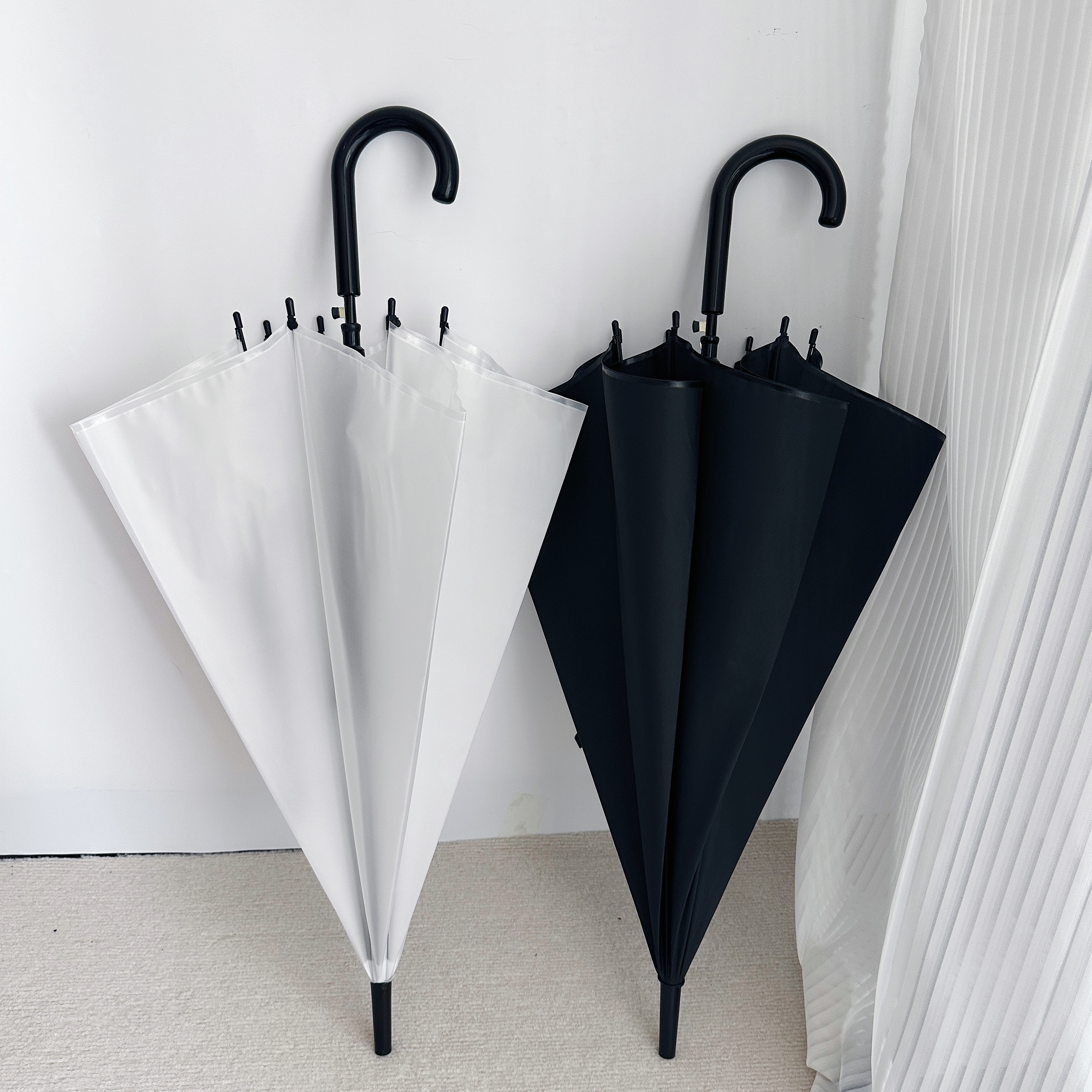 磨砂半透明雨伞经典黑白简约ins风长柄伞加厚加固成人学生大雨伞