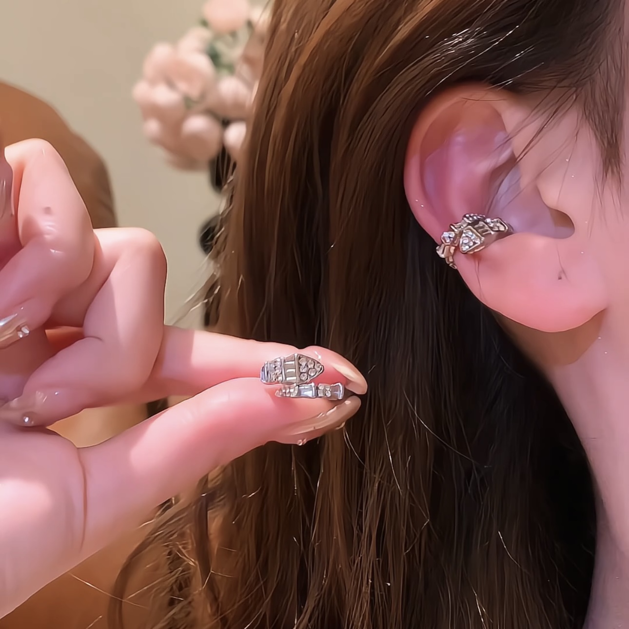 铜合金耳饰 超闪满钻蛇型无耳洞耳骨夹高级感气质网红小众耳夹女