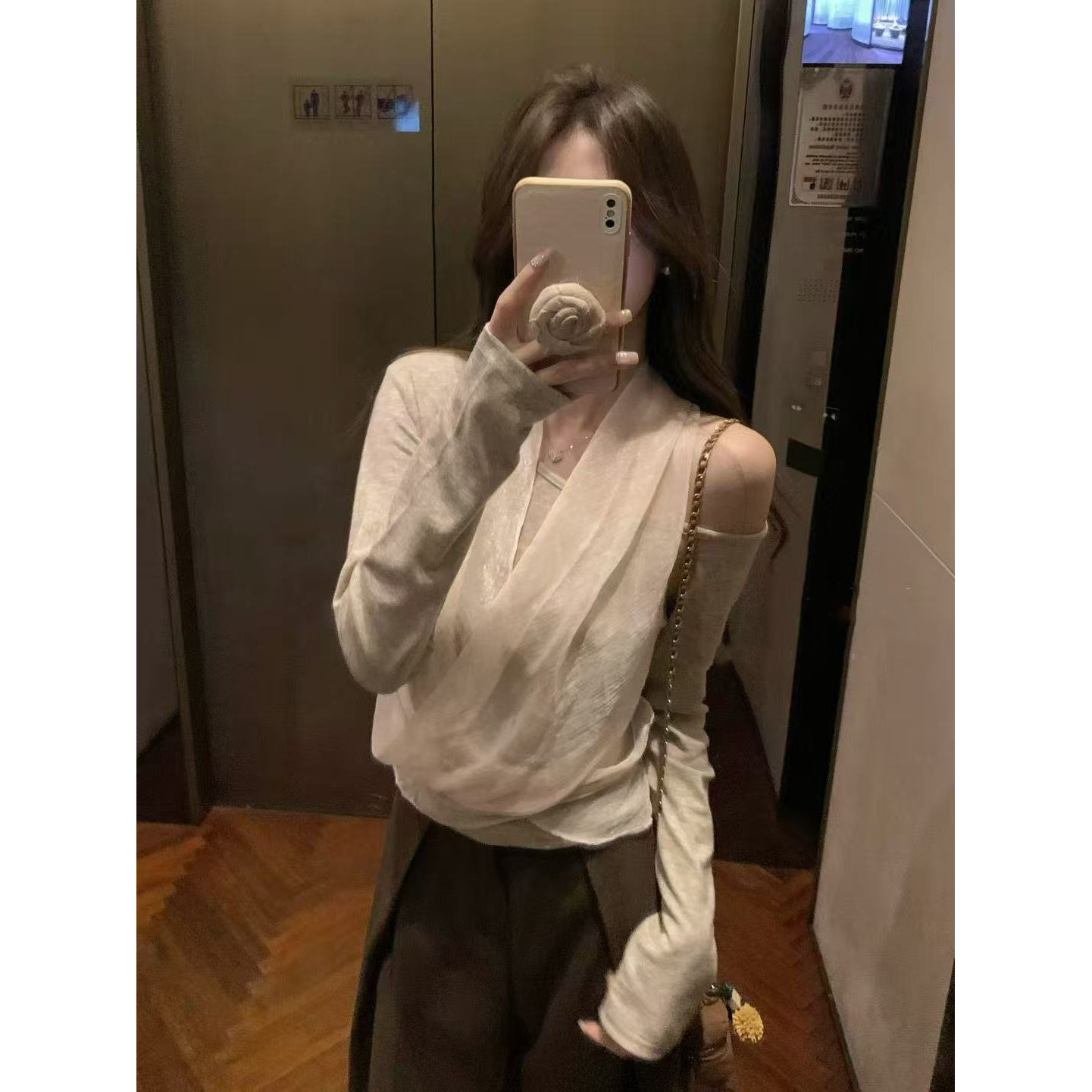 假两件设计荡领挂脖上衣法式露肩长袖T恤性感纯欲衬衫女秋00981