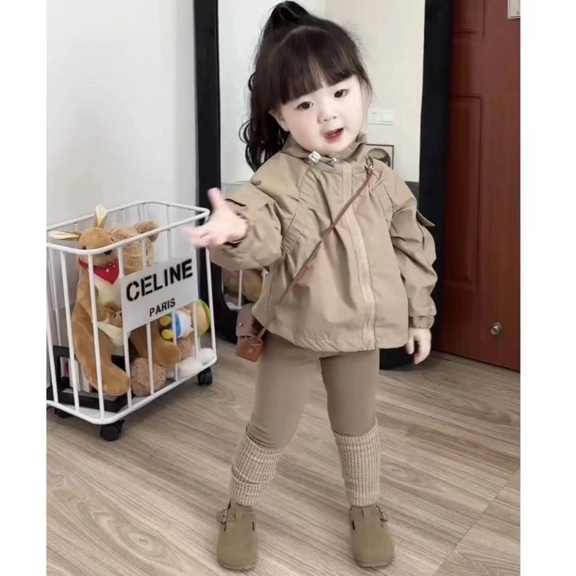 女童套装春秋季洋气宝宝幼儿园冲锋衣时髦儿童外套打底裤两件套