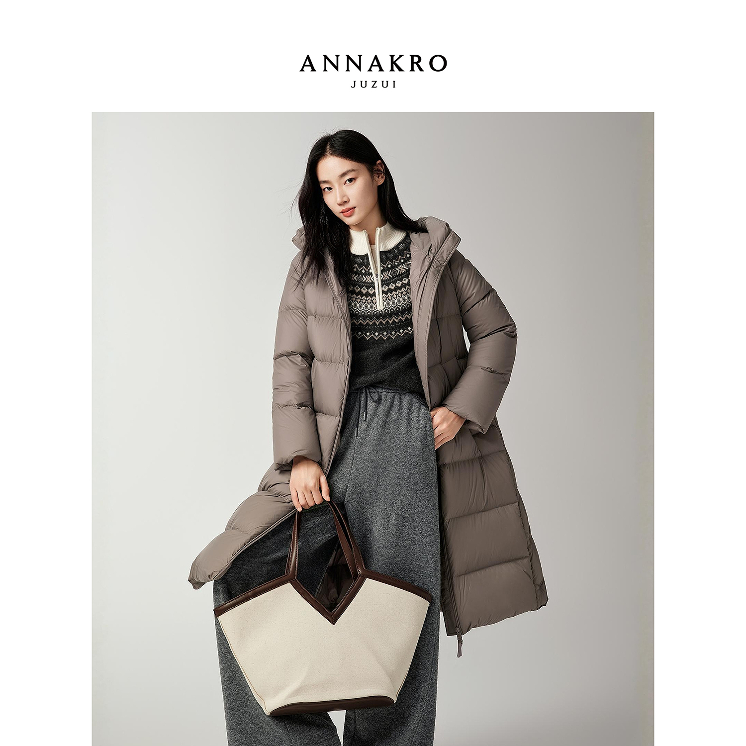 玖姿·安娜蔻休闲时尚防水A型中长款鸭绒羽绒服女2025冬KWFD03204