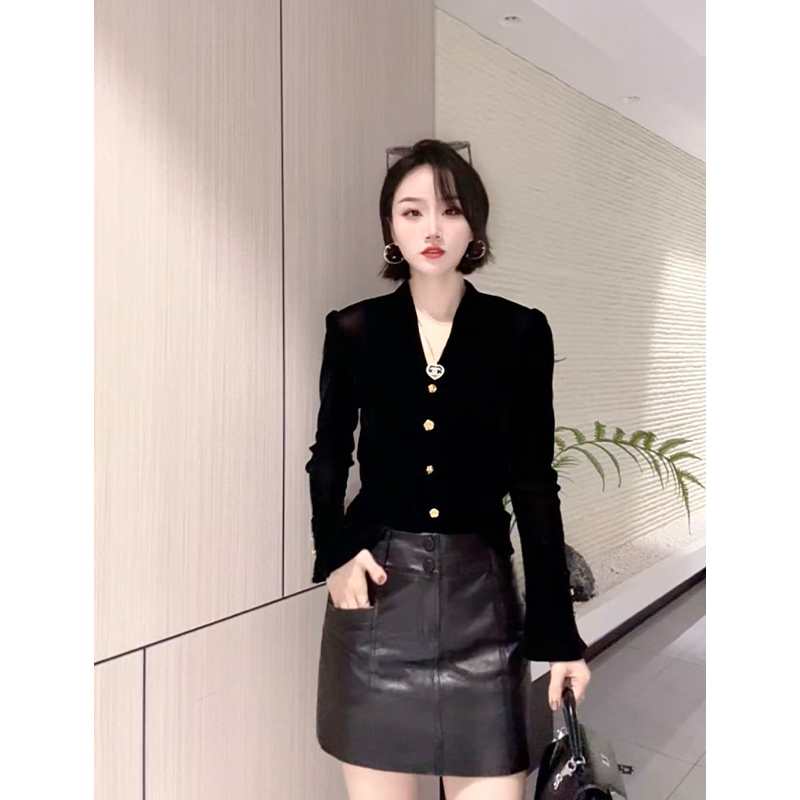 2025秋冬时尚百搭气质高级修身显瘦黑金喇叭长袖V领开衫衬衣女