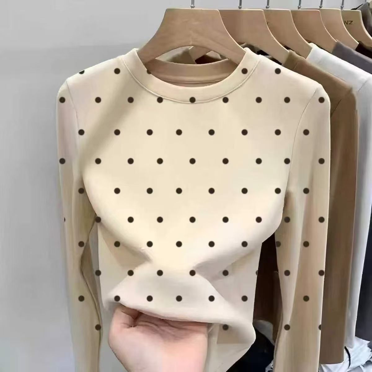 童装德荣保暖舒适波点上衣打底衫休闲风保暖女童冬季春秋套头修身