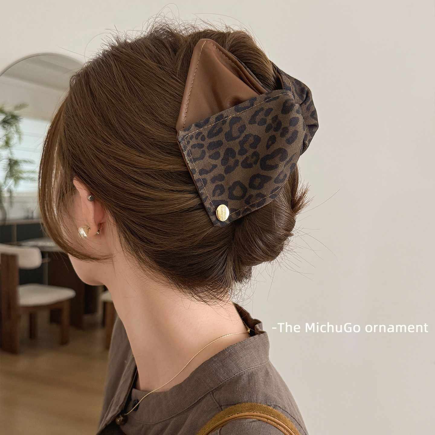 甜酷豹纹皮质三角抓夹女后脑勺盘发鲨鱼夹发量少日常百搭发卡头饰