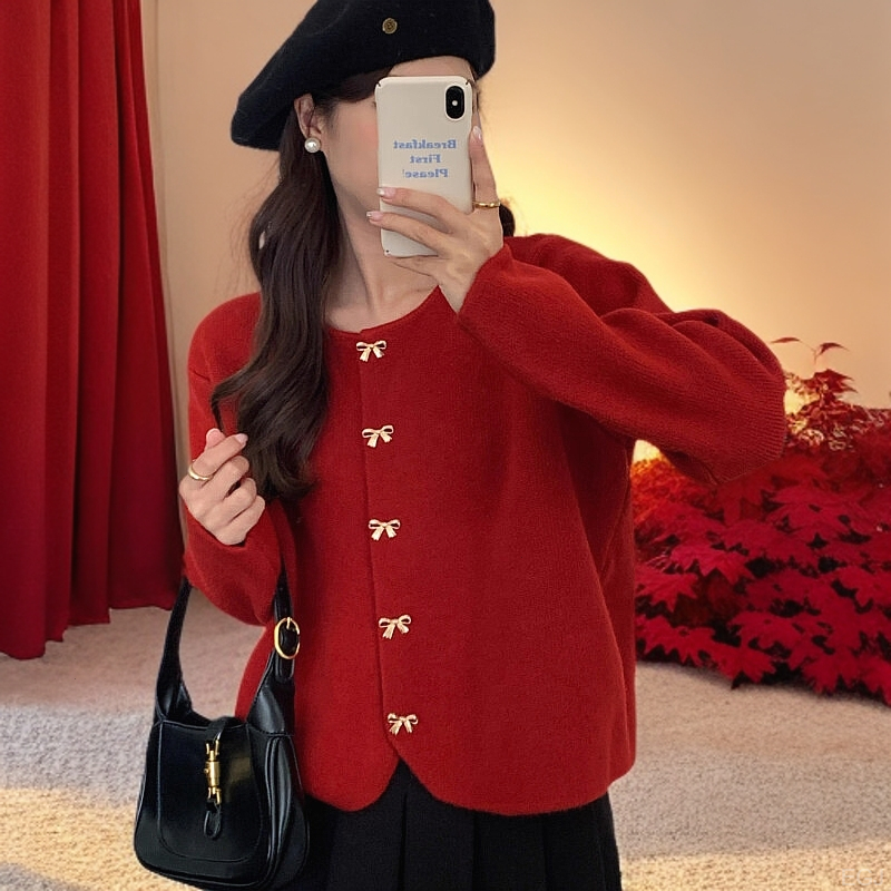 早春新款蝴蝶扣红色小香风毛衣开衫女气质上衣百搭显瘦针织衫外套
