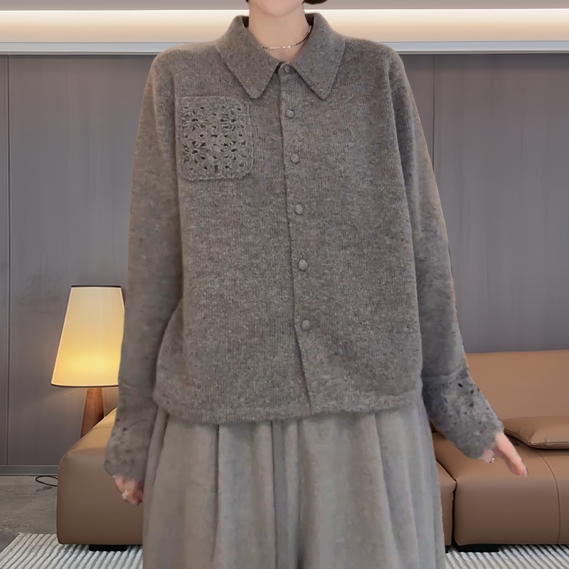 时髦高级感镂空钩花设计感针织毛衫秋冬新款宽松型百搭翻领上衣女