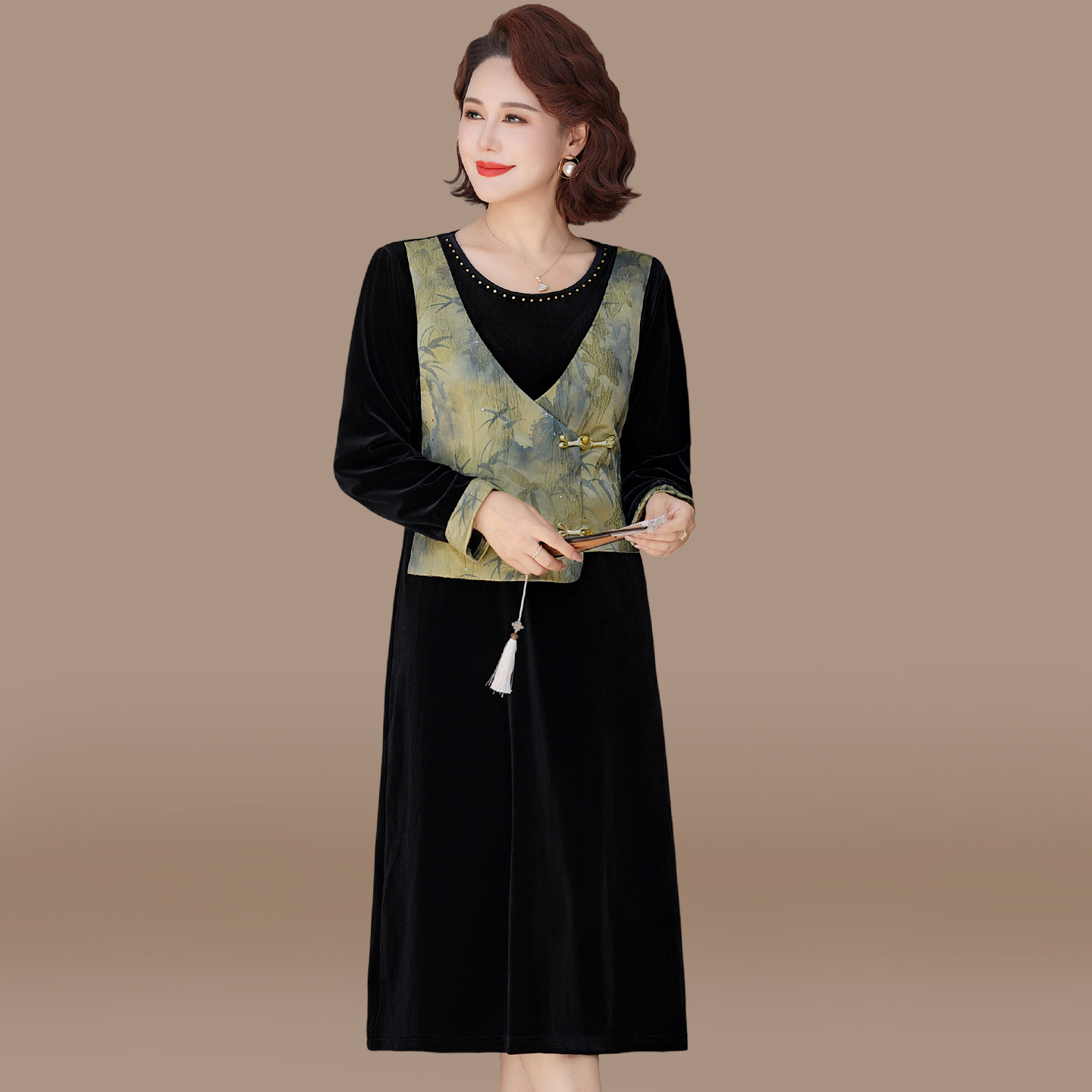 新中式妈妈连衣裙端庄大气秋装金丝绒打底裙中老年春秋气质长裙女