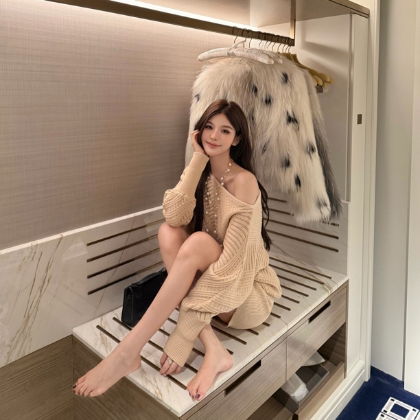 FAY【慵懒肌理】秋冬季不规则设计感松弛斗篷式落肩针织连衣裙