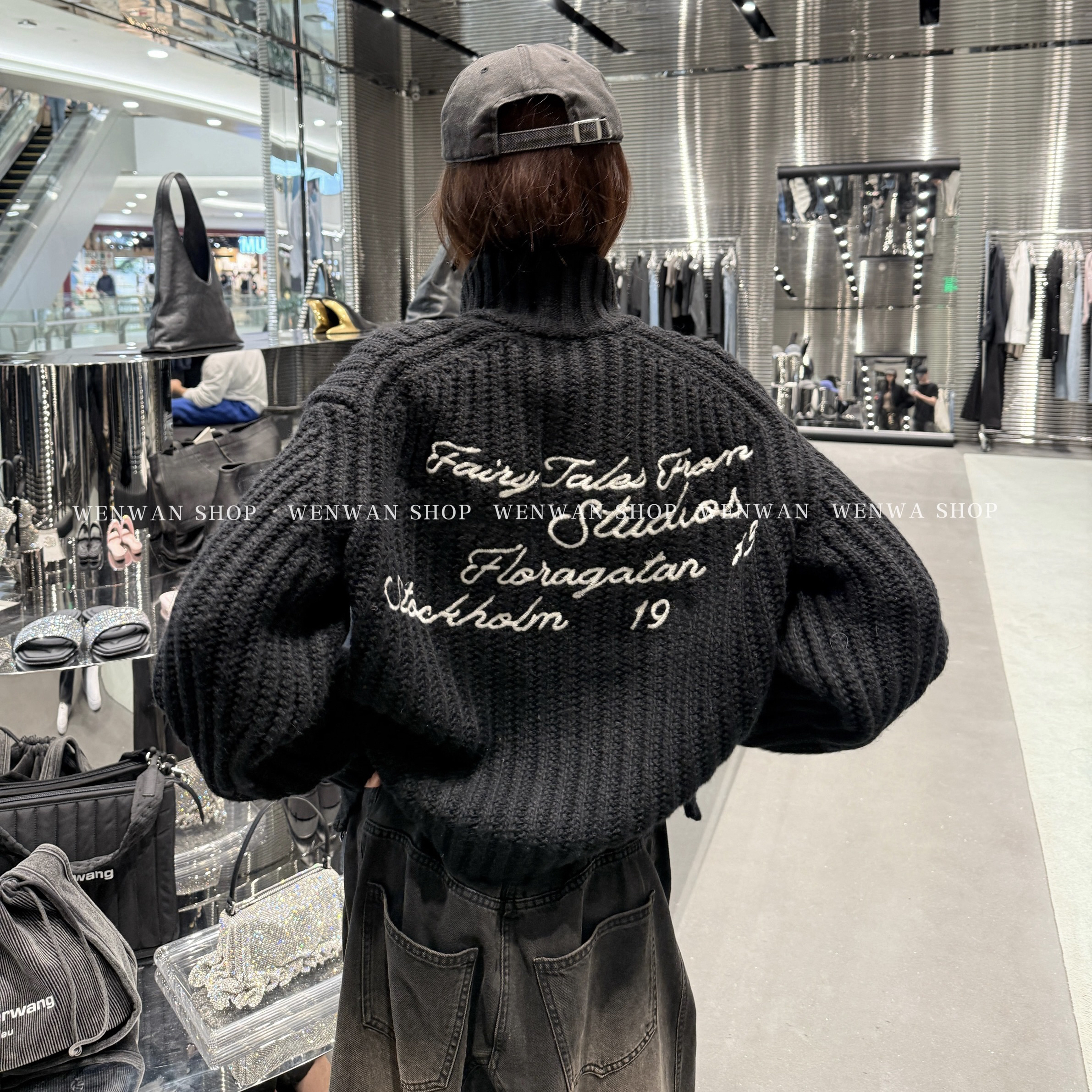 【松弛陷阱】后背字母刺绣设计立领黑色针织开衫