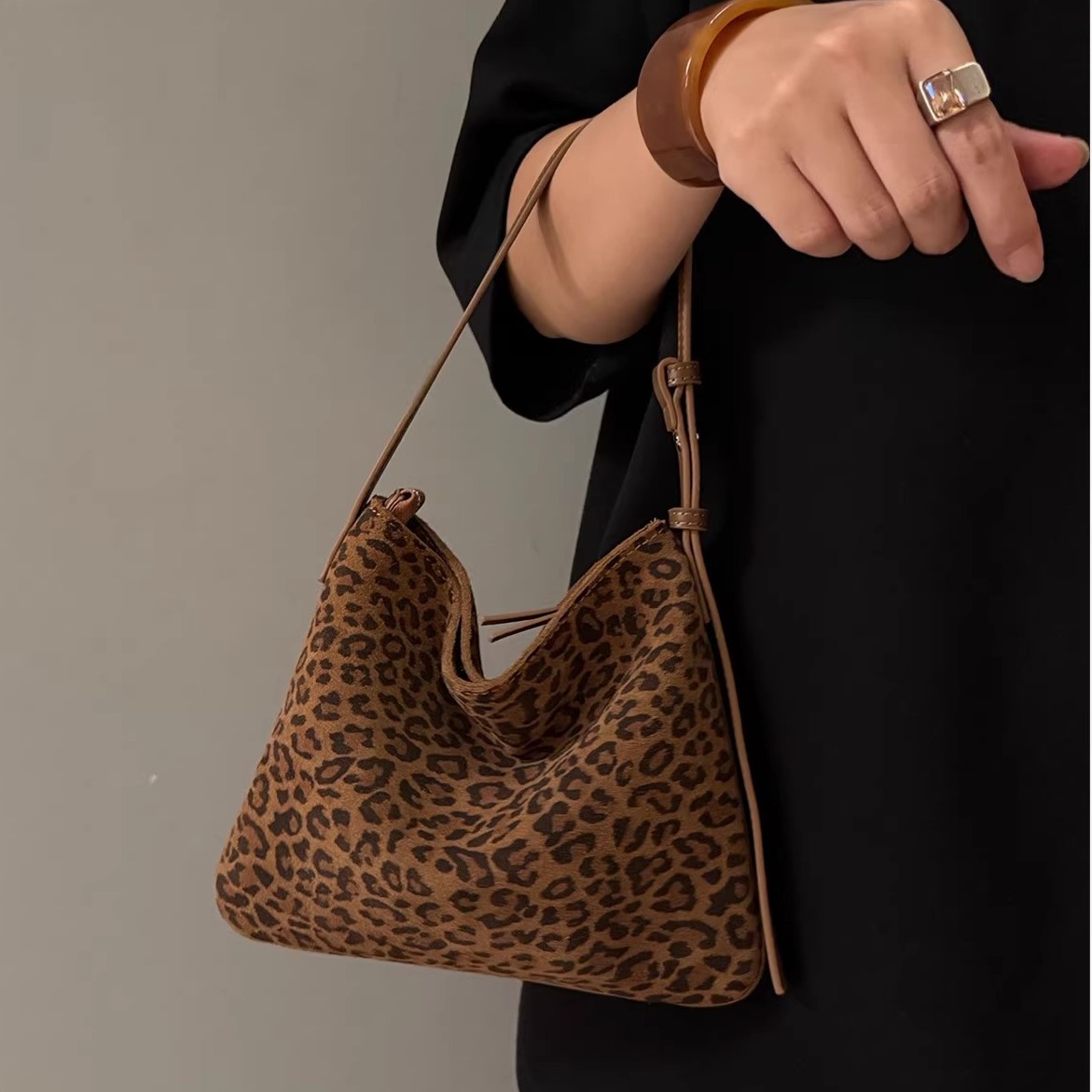 时尚豹纹小托特包2025秋冬新款女包潮流手提腋下单肩斜挎包包