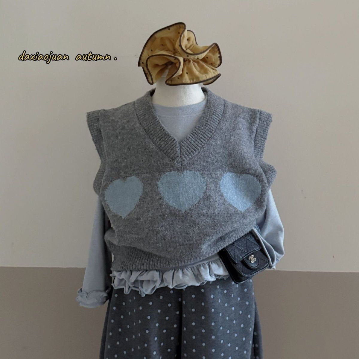 女童秋冬套装2025新款儿童韩版灰色V领马甲+长袖T+波点裤三件套