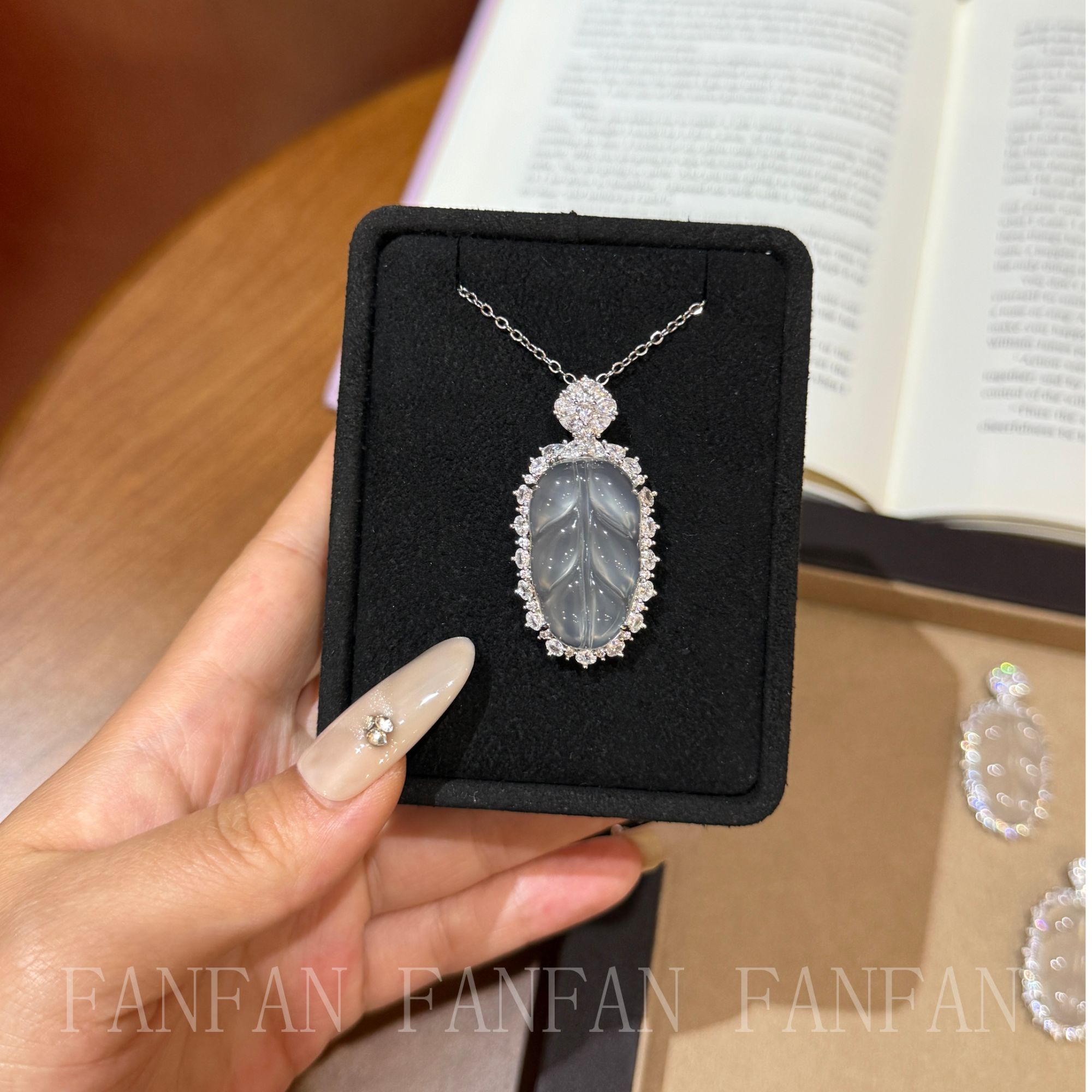 天然高冰玉髓镶嵌高冰起光冰透白叶子A96