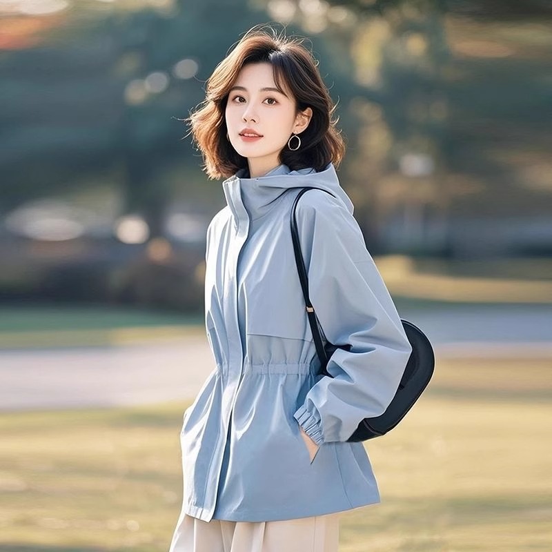 2025开春新款减龄漂亮洋气超好看冲锋衣女士蓝色收腰连帽薄款外套