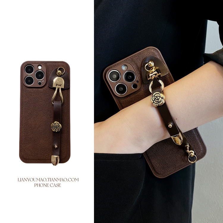 棕色山茶花皮质腕带适用iPhone16promax手机壳11苹果15/14/13/12