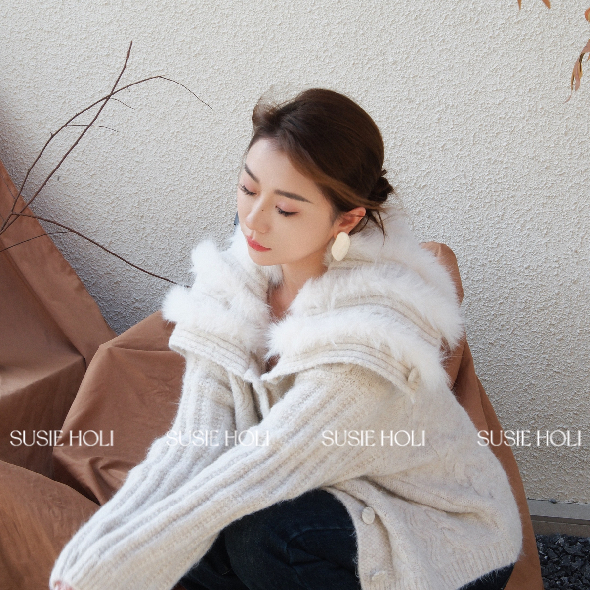 SUSIE HOLI 一见钟情毛毛大翻领宽松慵懒风毛衣