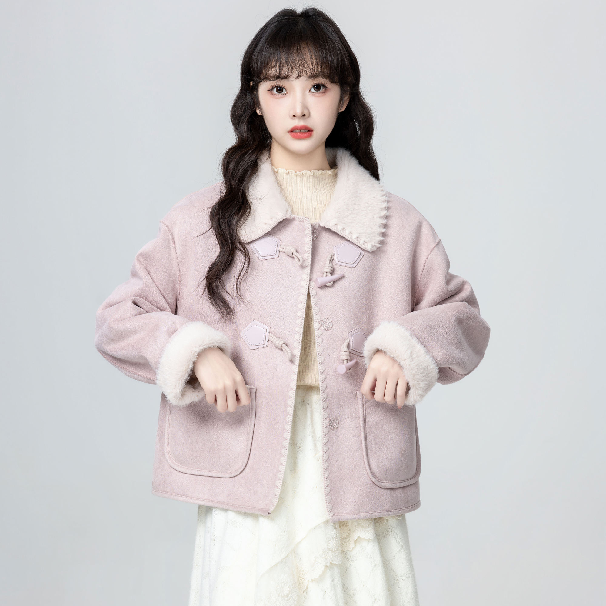 粉色牛角扣翻领外套女秋冬2025冬季新款皮毛一体毛领加厚短款上衣