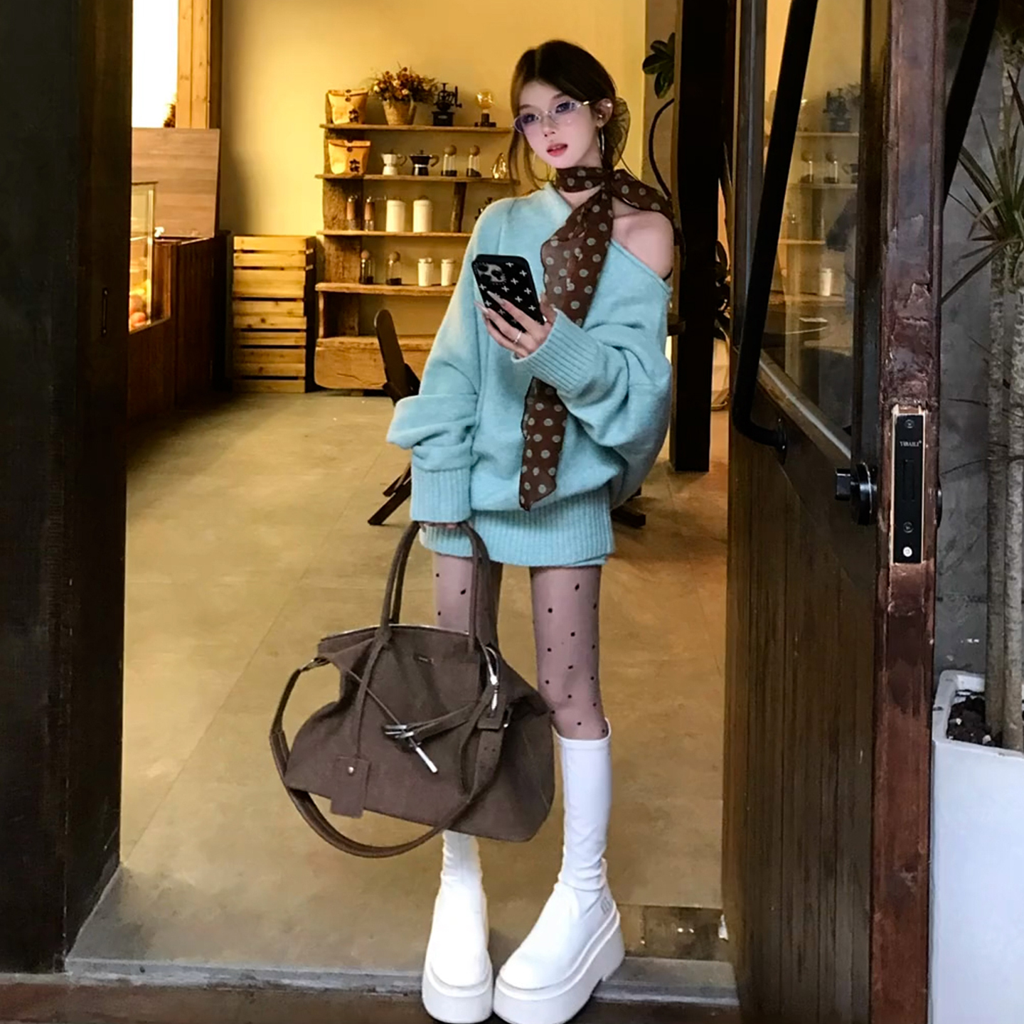 法式蓝色一字肩连衣裙子女秋季2025新款巨好看韩系早秋穿搭一整套