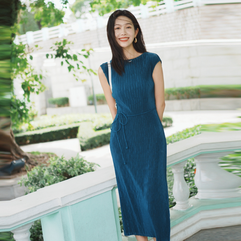 EP雅莹2025新款女装 优雅气质压褶肌理感收腰显瘦连衣裙4509A