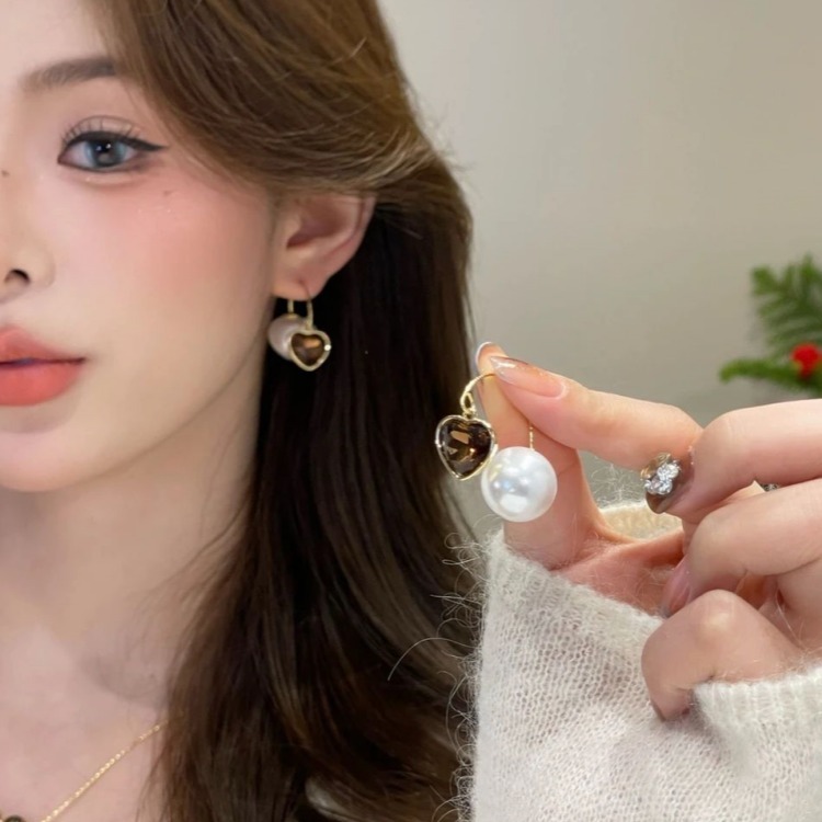 秋冬百搭法式爱心珠珠后挂式耳环2025新款爆款高级感轻奢耳钉耳饰