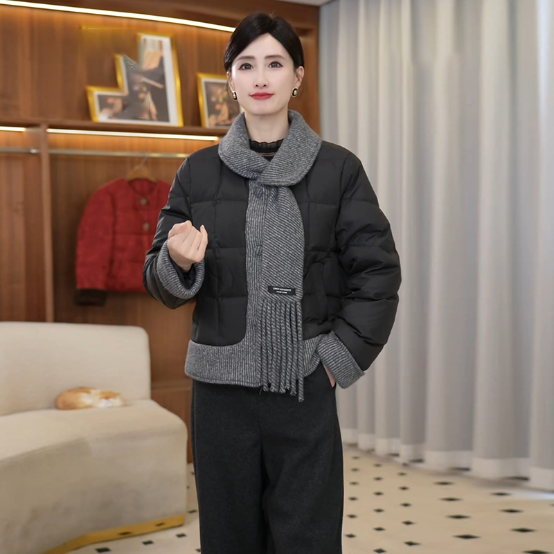 （现货）围巾领拼接羽绒服女2025冬季新款中老年妈妈装加厚显瘦外套
