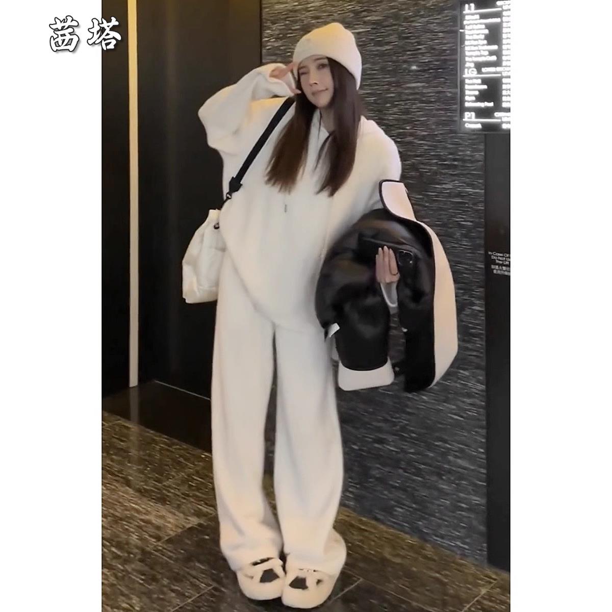 款松显瘦Look网红套装女秋冬时尚减龄连帽运动衫阔腿裤毛绒两件套