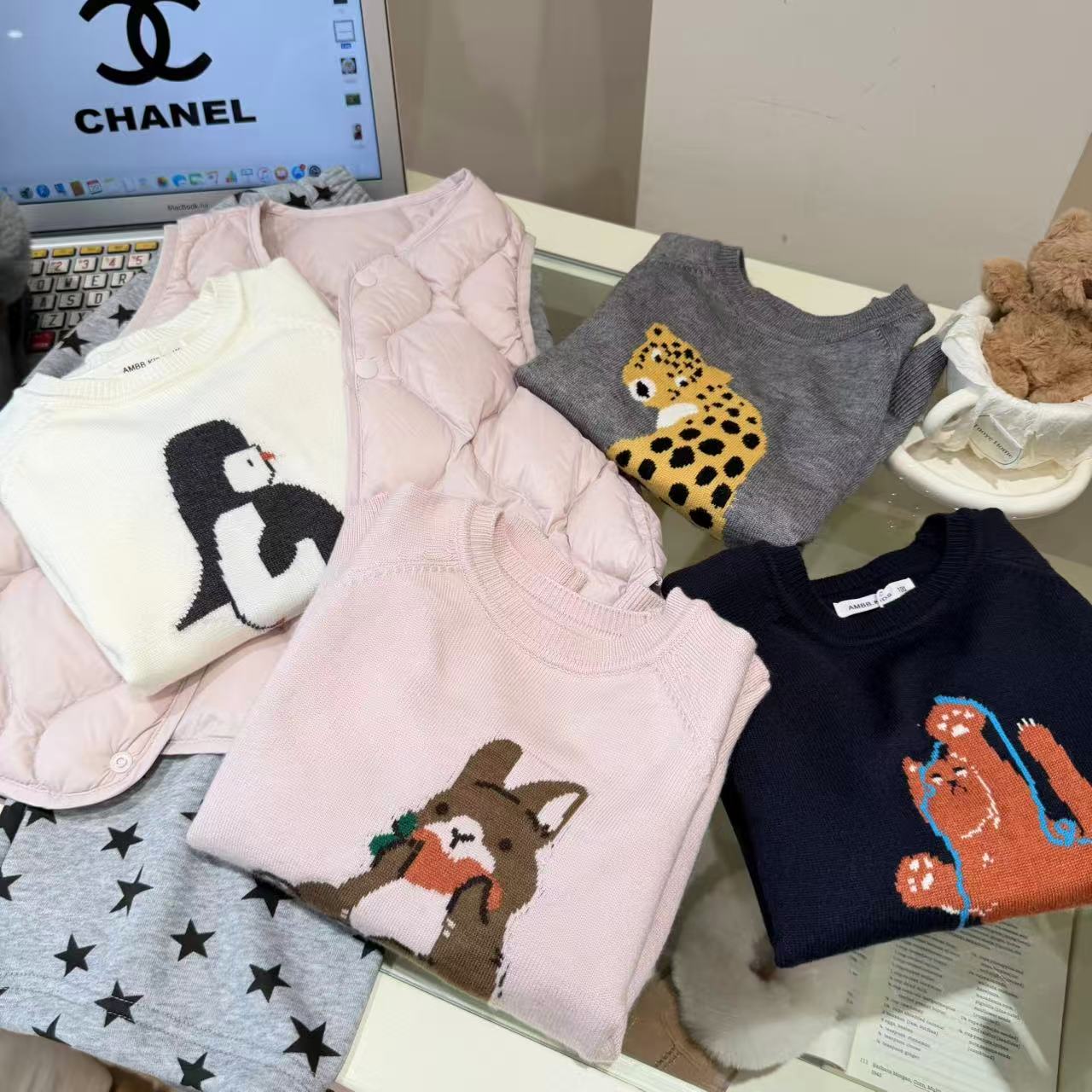 X.M显乖又好搭！韩系小圆领软糯儿童卡通针织毛衣