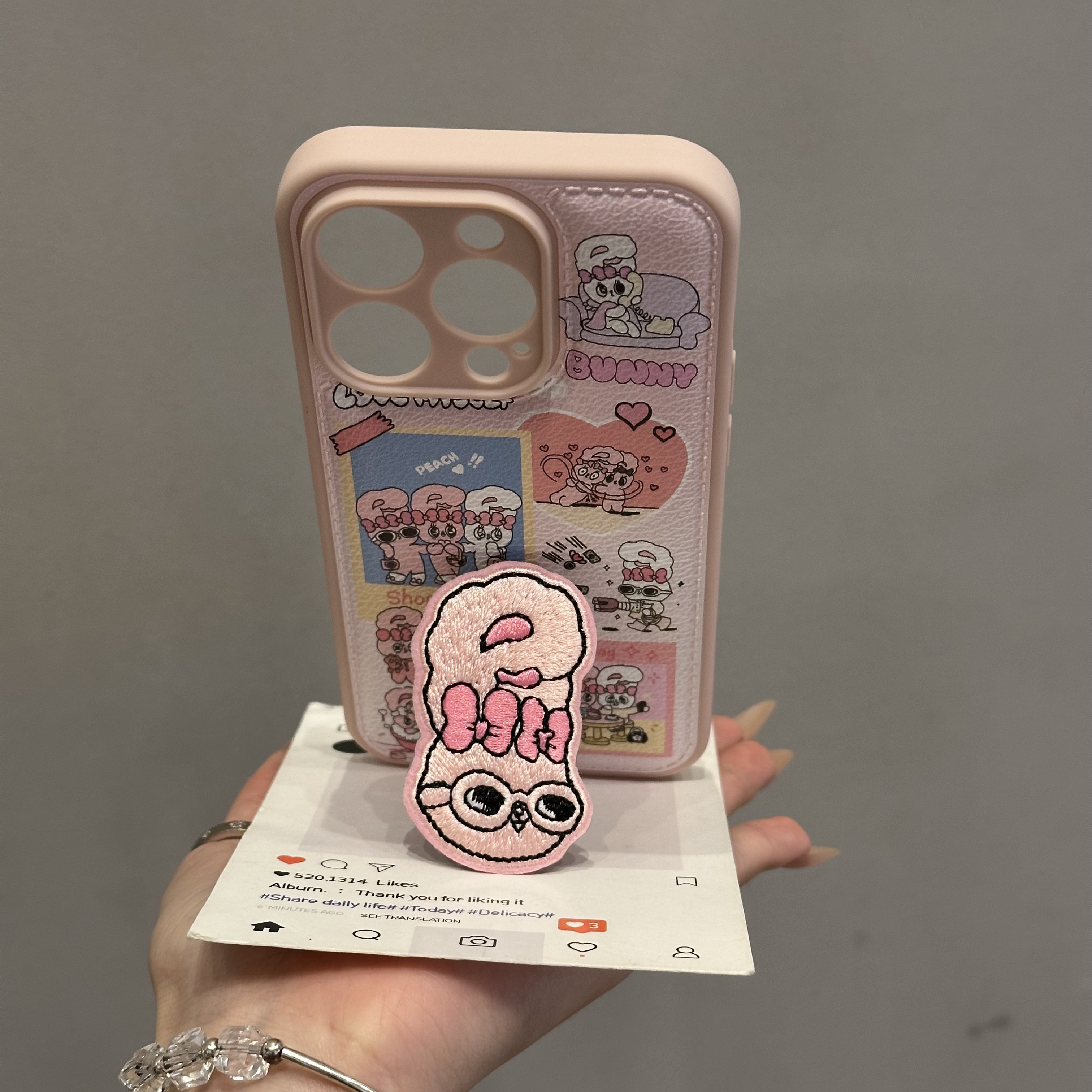 欧克里里艾丝乐小兔刺绣支架适用苹果17/16手机壳小米15vivo华为