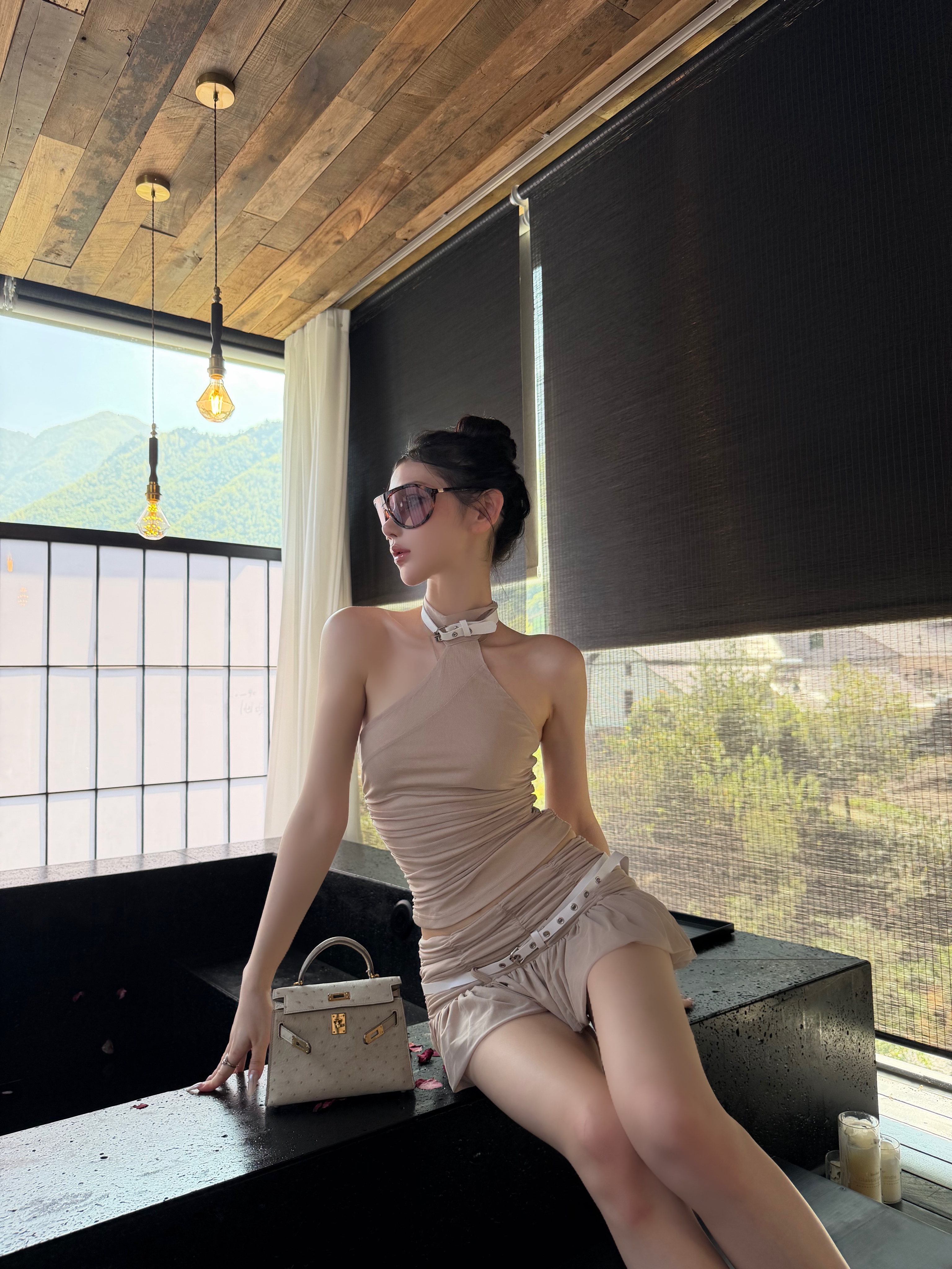 ChiclyNana  欧美风穿搭两件套纯色无袖单肩挂脖背心高腰短裙套装