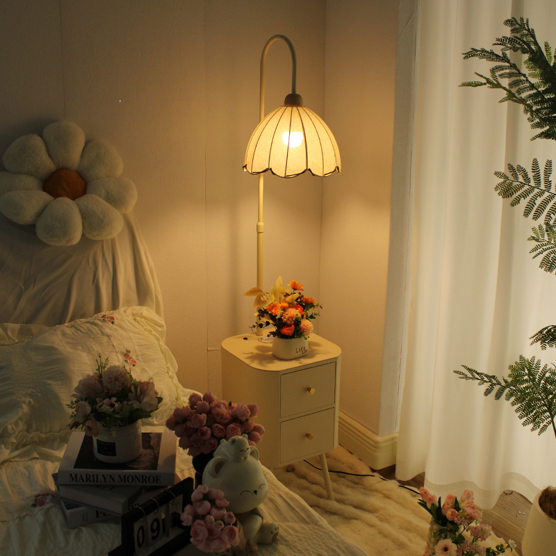 奶油风卧室2025年床头灯花朵沙发台灯钓鱼灯立式床头柜落地灯一体