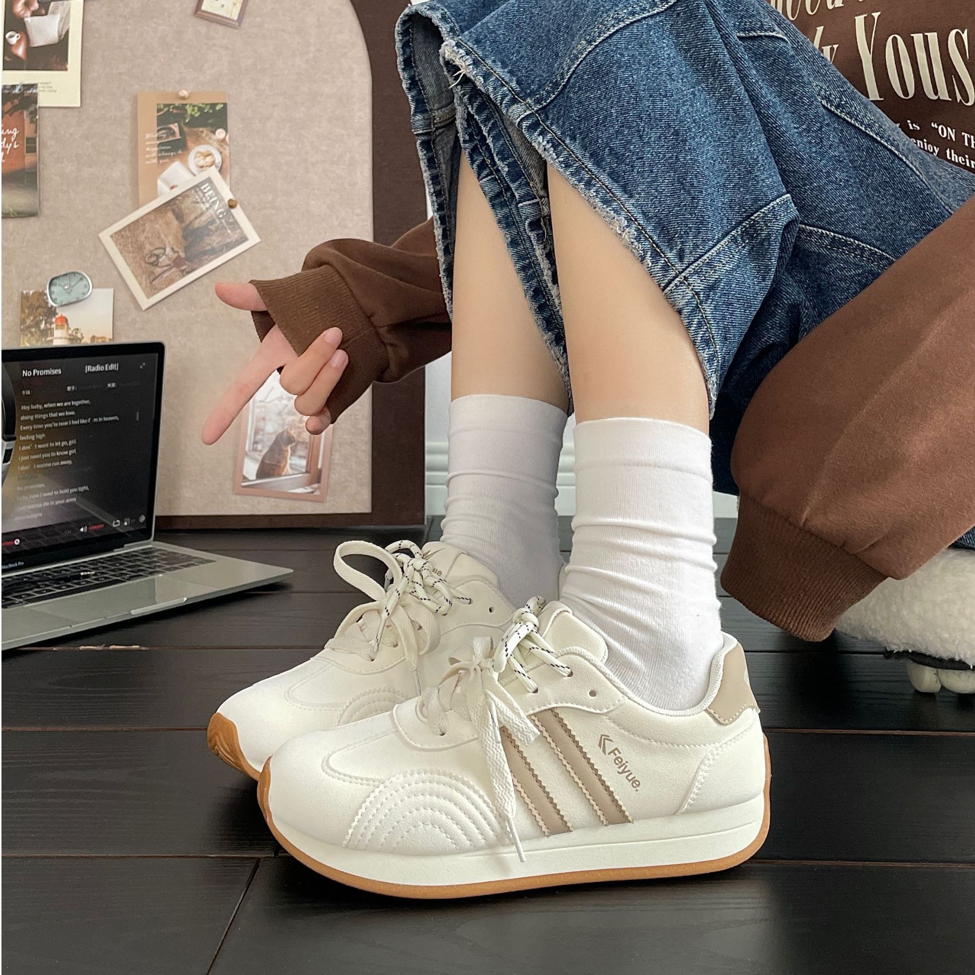 飞跃2025秋冬新款超软高颜值设计百搭休闲耐磨舒适运动德训鞋