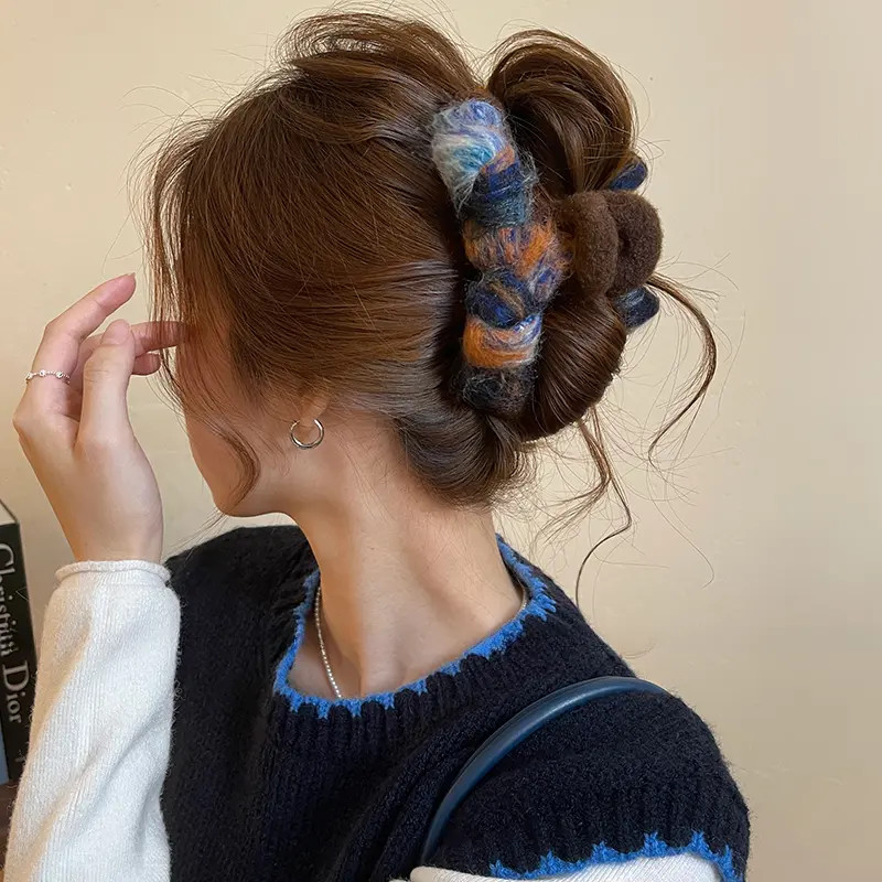香芋拿铁~毛绒蝴蝶结抓夹女复古大号发夹2025新款高级感鲨鱼夹子