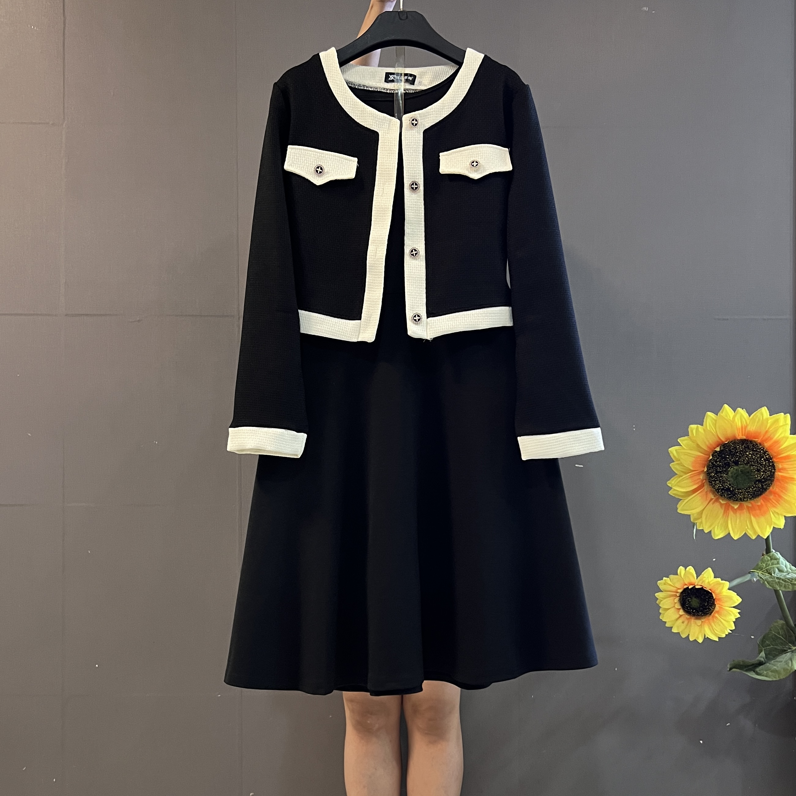 新款时尚气质小香风外套搭配砍袖背心连衣裙