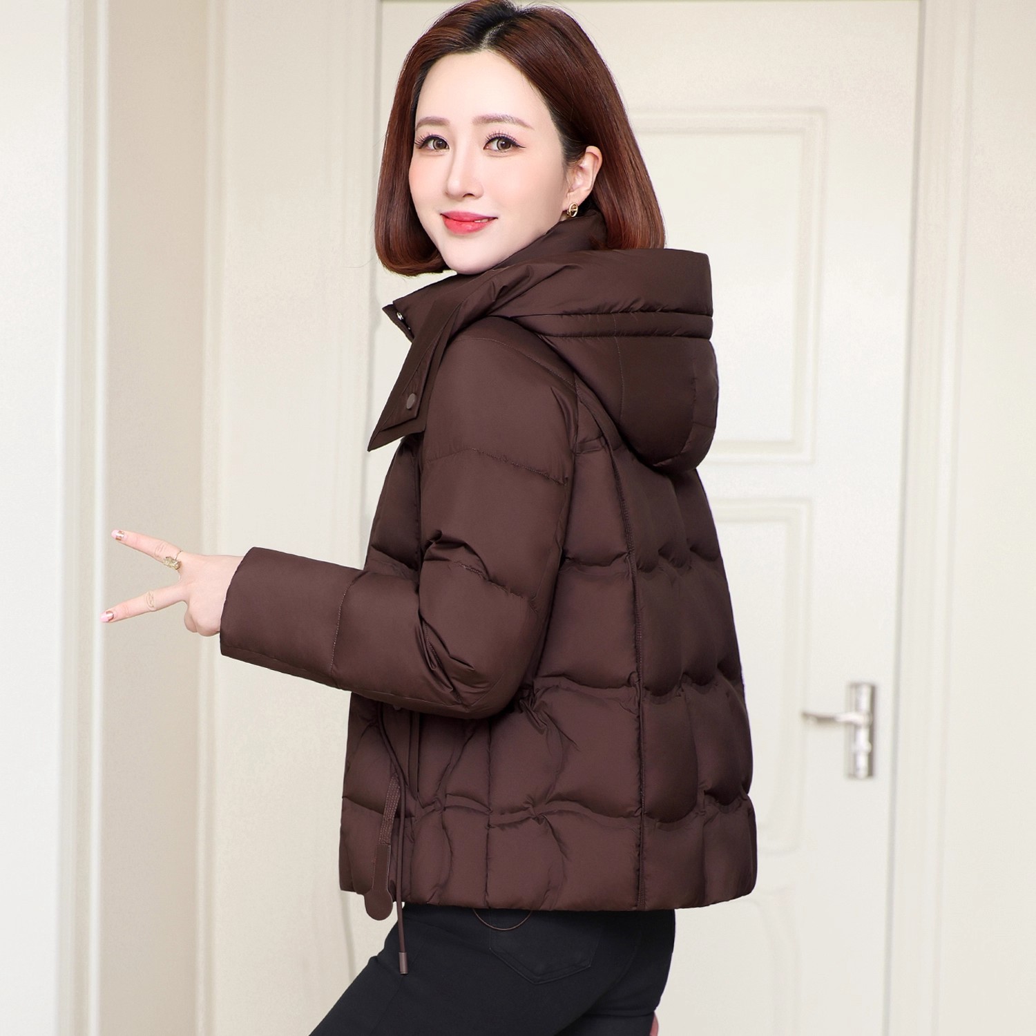 短款羽绒服女2025冬季新款可拆卸帽洋气减龄小个子妈妈装保暖外套