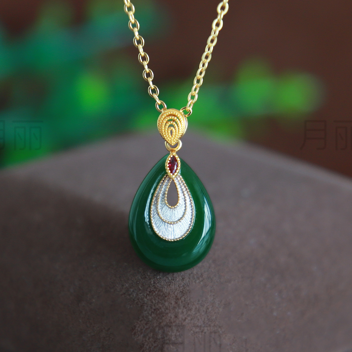 高品质天然和田玉菠菜绿碧玉水滴吊坠18K金简约时尚小众设计送礼