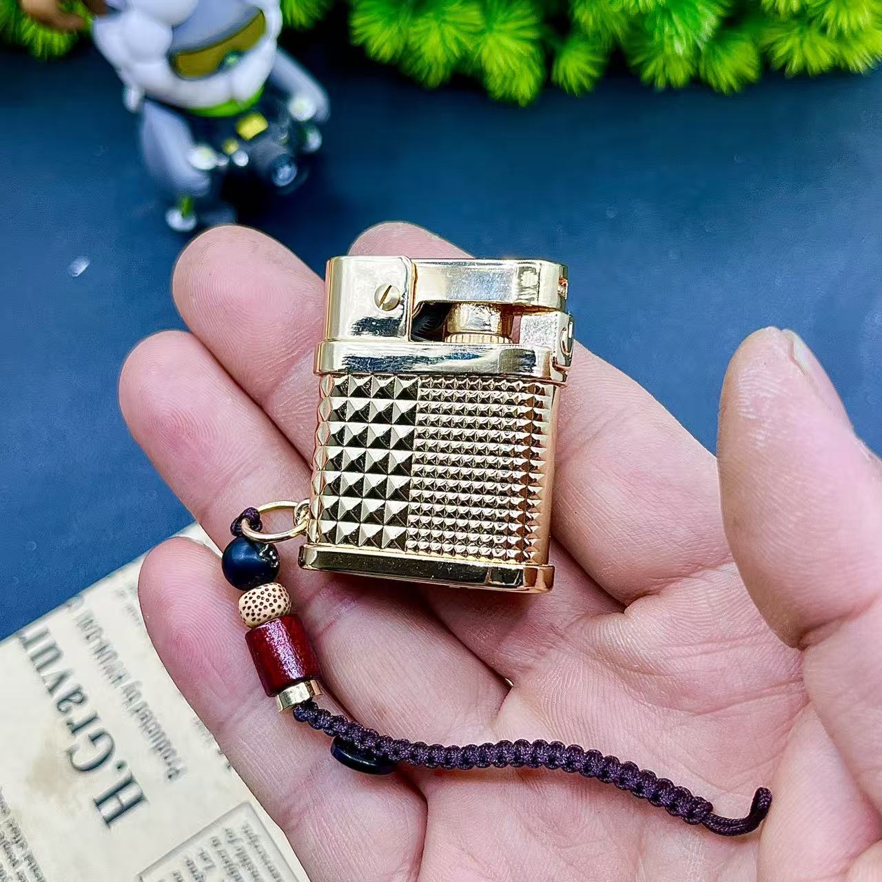 【迷您】迷你款自动弹射火机一键点火煤油打火机弹射打火机 包邮