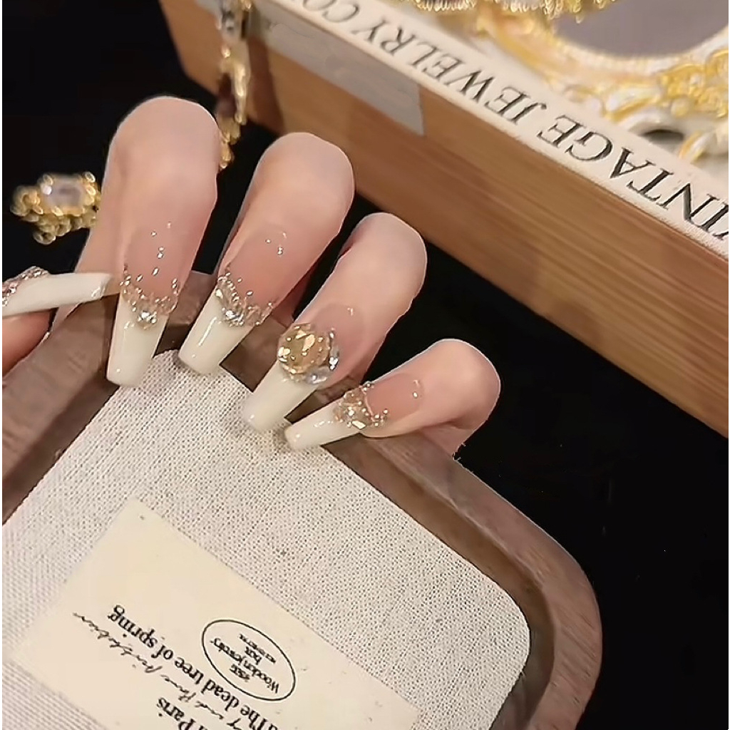 【观上月白】纯手工穿戴甲法式乳白镶钻高级显白光疗纯手作美甲贴