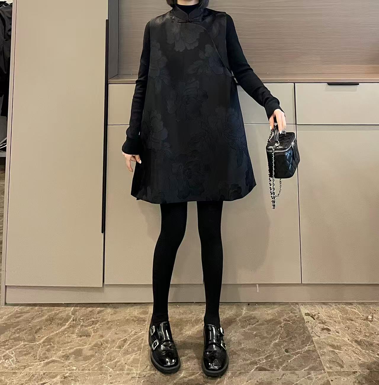 米可/MK-3323ZJ【醋酸缎面提花盘扣连衣裙】时尚冬季新款连衣裙