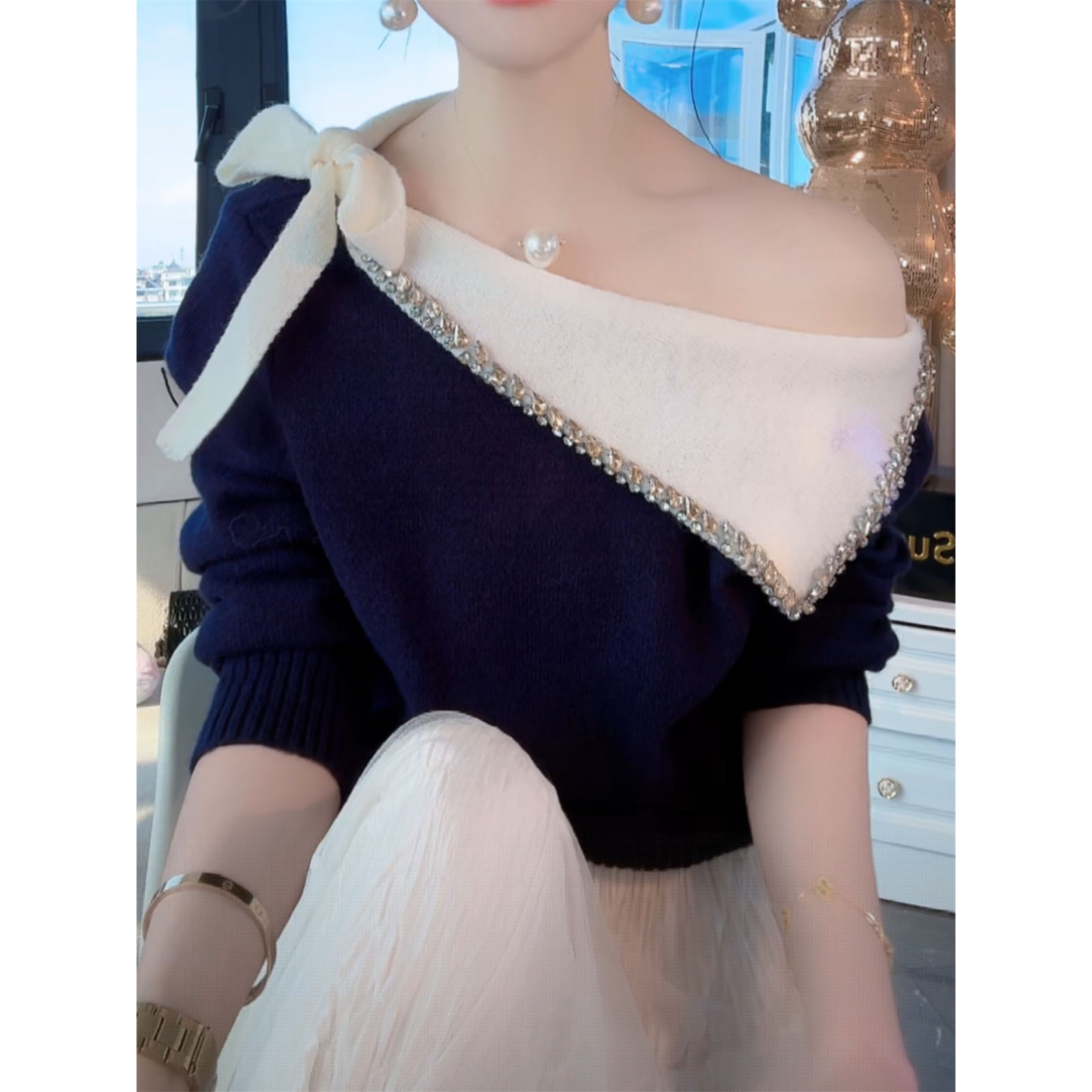 法式轻奢甜辣风蝴蝶结系带露肩针织衫上衣秋季斜肩内搭打底衫设计