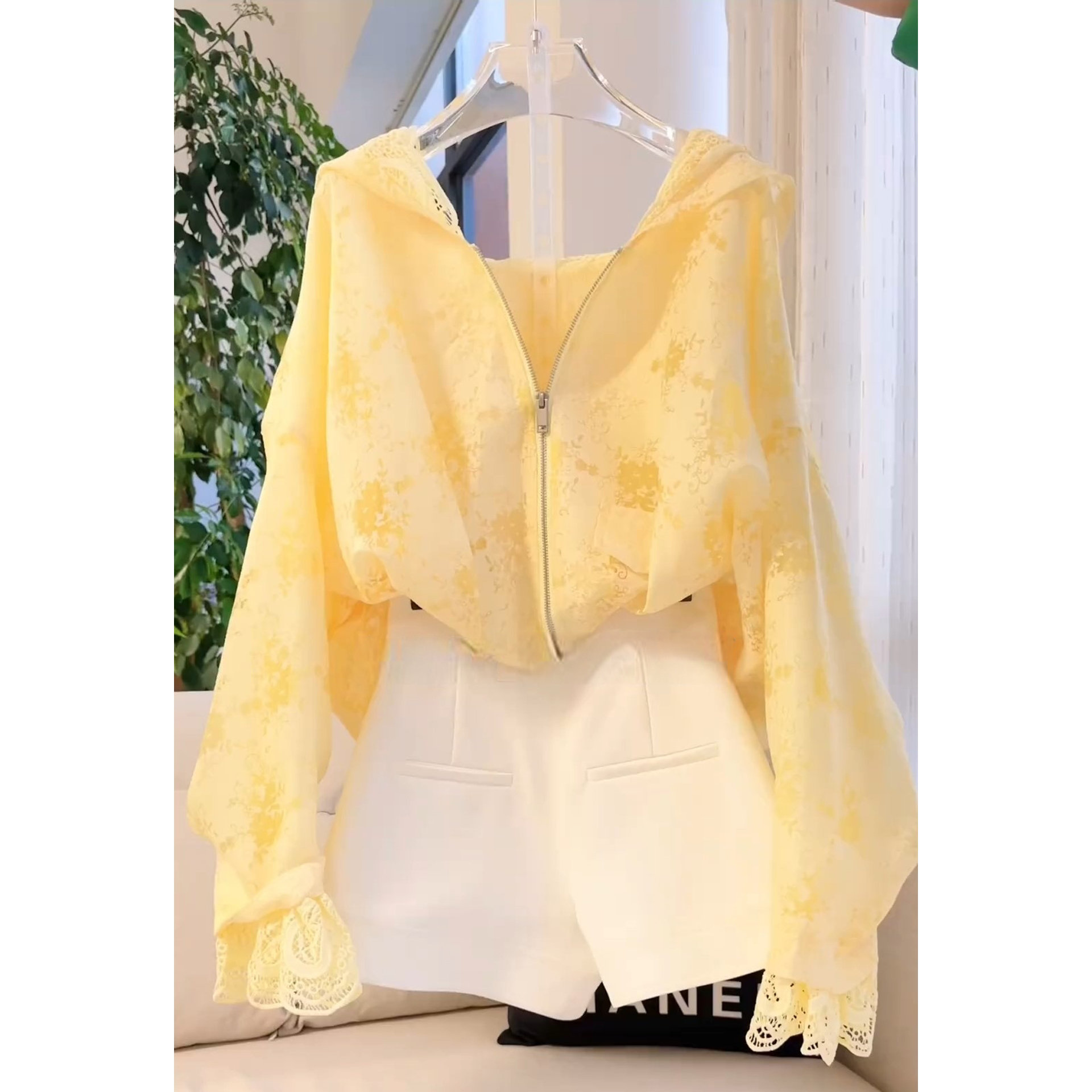 2025春夏季新款时尚气质宽松显瘦设计感蕾丝拼接连帽拉链短外套女
